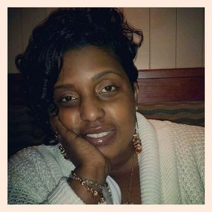 Meet your Posher, Monique